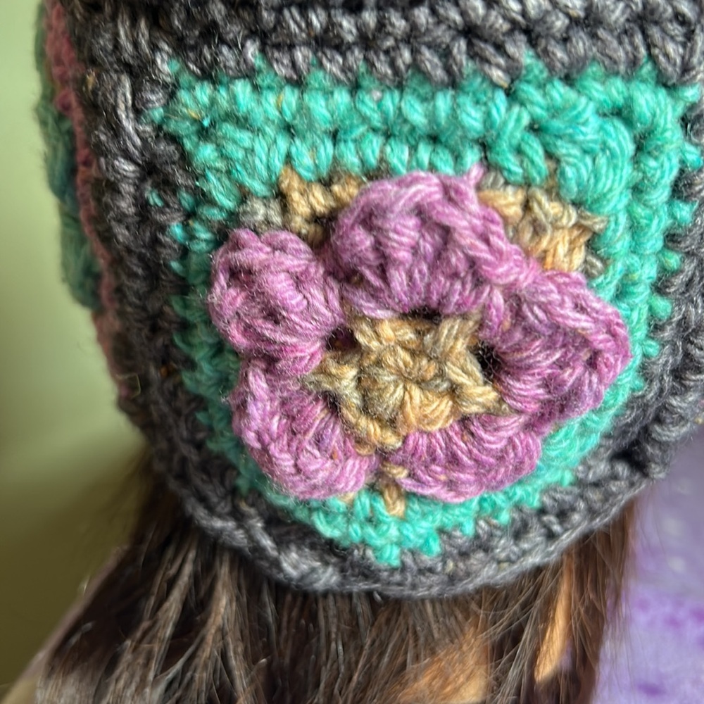 Crochet  flowers medium beanie wool blend winter new cute - Picture 10 of 10
